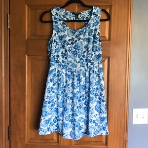 Floral keyhole back dress